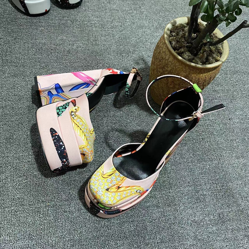 Sandal Warna Berlian Imitasi Satin Hak Kaki Persegi Platform Tahan Air Fashion Wanita Sepatu Hak Tinggi Tebal Seksi Pernikahan Pesta Ukuran Besar 43