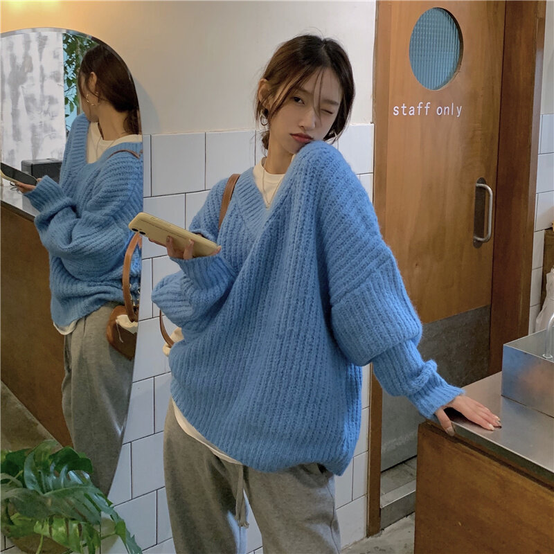 Otoño de 2021 suéter nuevo suelto y suéter versátil reducción de edad de manga larga con cuello en V azul suave Top de las mujeres
