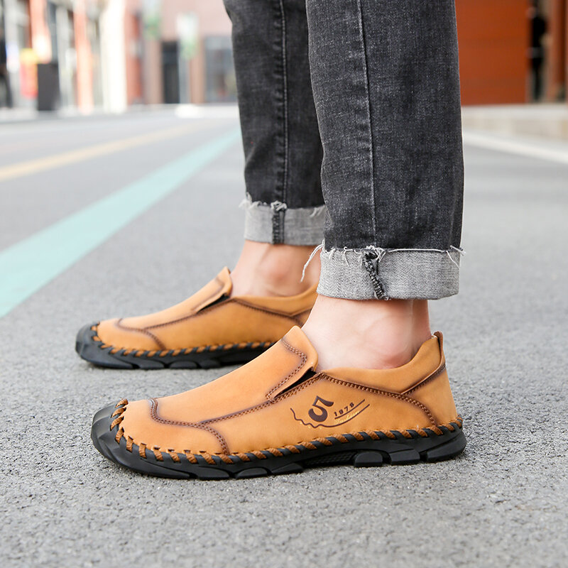 Sepatu Kasual Pria Baru 2021 Sepatu Berkendara Kulit Lembut Mode Sepatu Flat Slip On Sepatu Pantofel Sepatu Pria Ukuran Besar