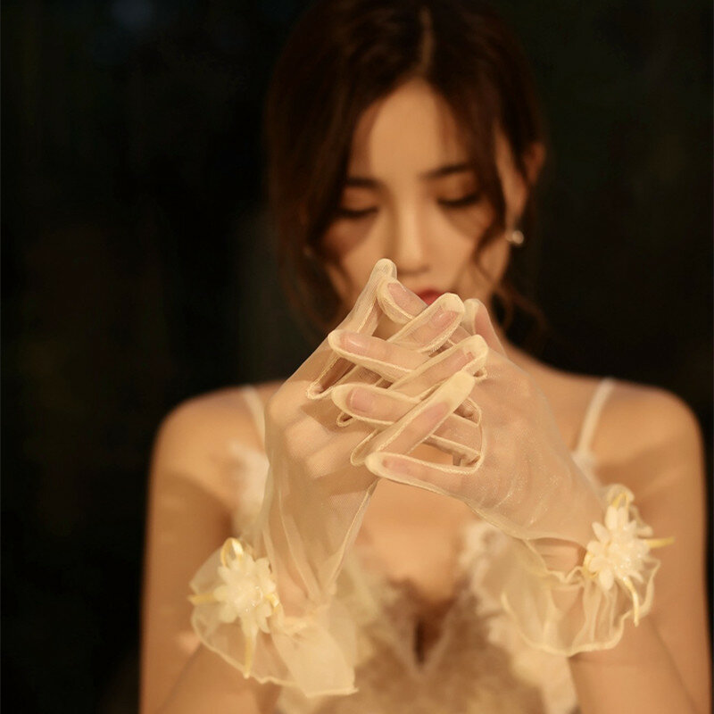 Panna młoda materiały na wesele prosta dekoracja nowe białe koronkowe tiulowe rękawiczki akcesoria ślubne koreańska krótka w stylu