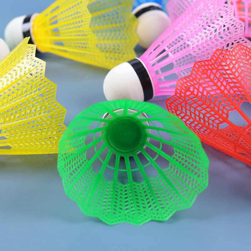 12 szt. Materiały zewnętrzne kolorowe piłki do badmintona przenośne produkty do badmintona podróże sportowe lotki treningowe