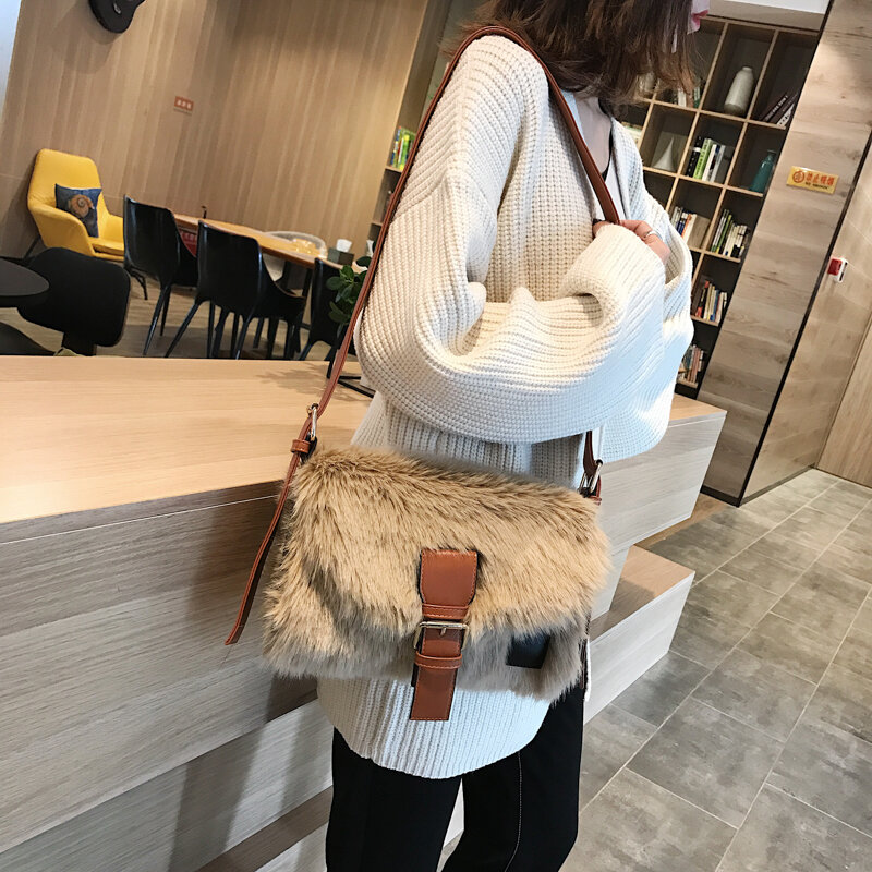Bolsa de ombro feminina quadrada, bolsa tiracolo de plush macio com design de alta qualidade