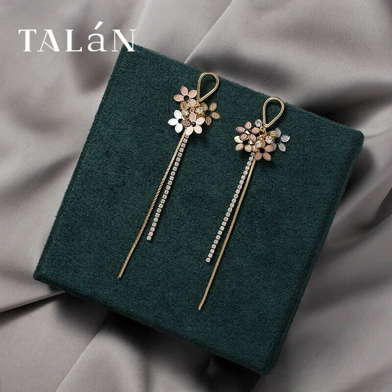 Orecchini di frange lunghe di lusso piccolo fiore leggero 2020 nuovi orecchini alla moda femminile semplice grazioso senso di alta qualità orecchio coreano