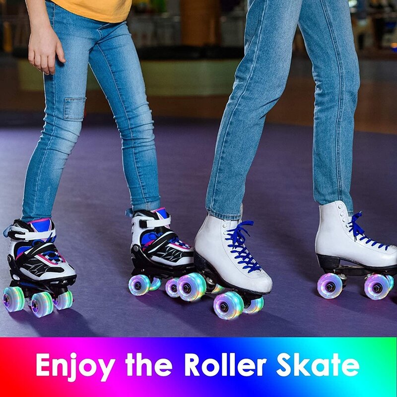 4 rodas de patinação do rolo com os rolamentos que piscam o diodo emissor de luz ilumina acima do skate para o parque exterior das estradas do asfalto para