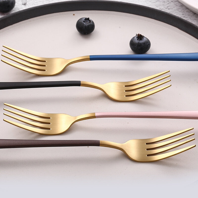 Set di stoviglie JueQi placcatura in acciaio inossidabile oro blu coltello nero forchetta stoviglie posate borsa da tavola da campeggio per alimenti occidentali