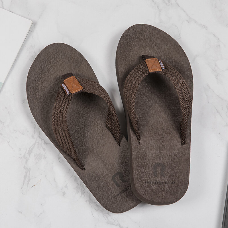 Ukuran 40-50 Merek Sandal Jepit Pria Musim Panas Nyaman Keren Kasual Sepatu Pria Non-Slip Beach Sandal Cepat kering Pria Sandal Pantufa