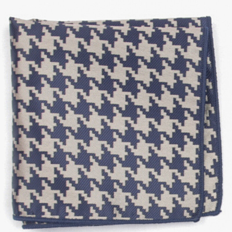 ダークブルー千鳥格子パターン化されたポケットの正方形パターンハンカチ