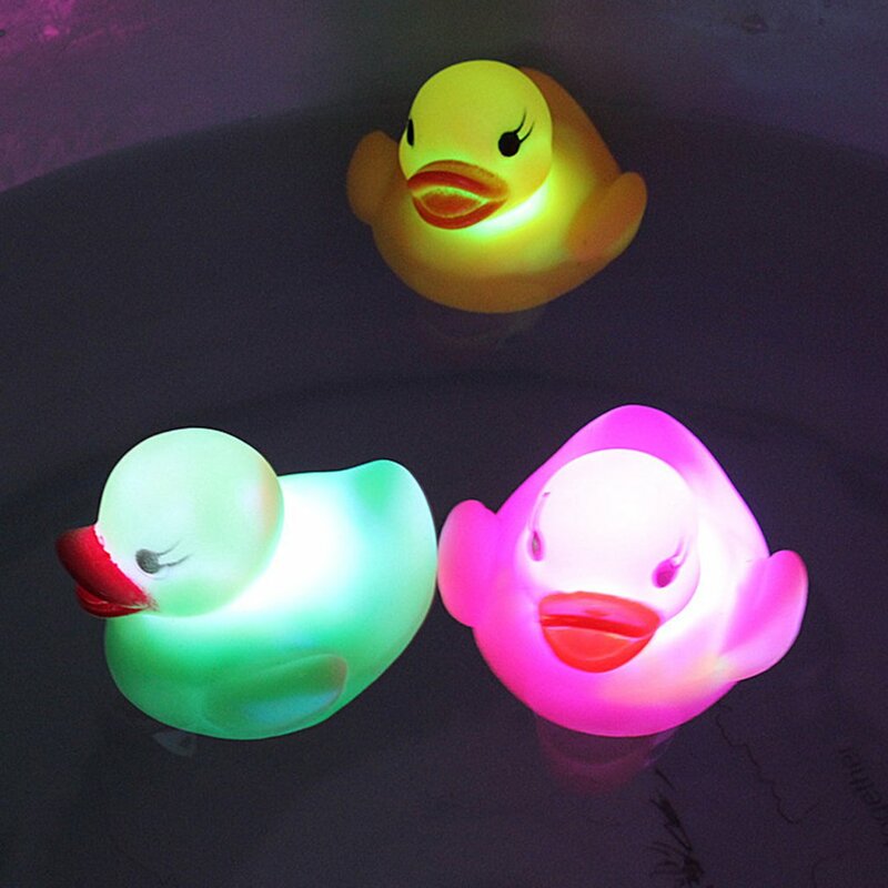 Светодиодная Индукционная светящаяся плавающая утка водная мигающая утка, детская игрушка для ванны, плавающая водная утка