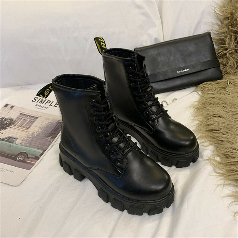 새로운 패션 유럽 스타일 블랙 발목 부츠 플랫 라운드 발가락 블랙 레이스 업 부츠 여성 플랫폼 특허 가죽 신발