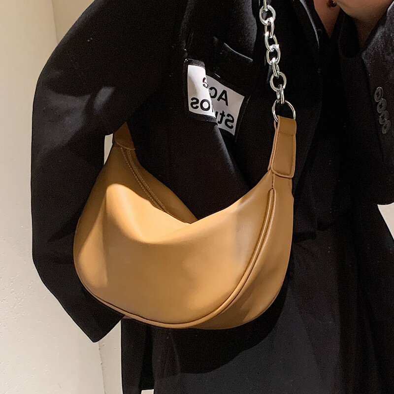 女性のためのレトロな合成皮革のバッグ,柔らかい合成皮革のサドルバッグ,ダイヤモンドチェーン付き