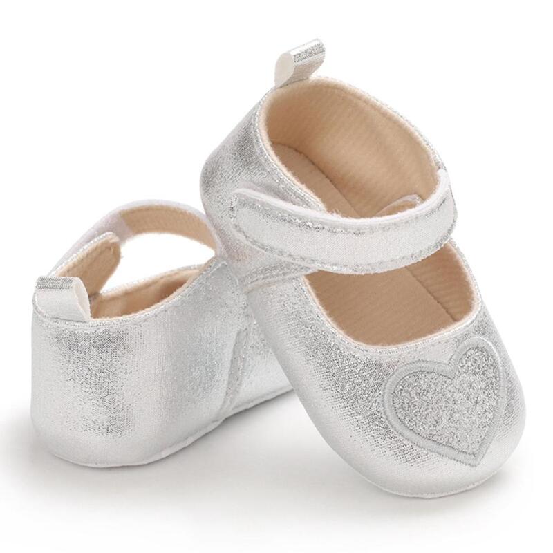Zapatos antideslizantes con forma de corazón para niñas de 0 a 18 meses, calzado de princesa informal, suela blanda para primeros pasos