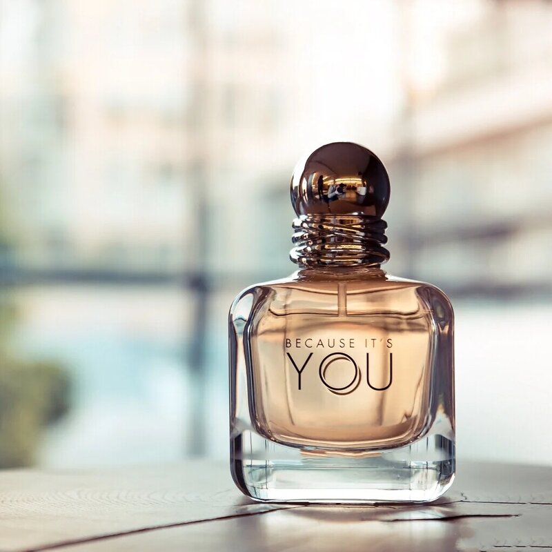 Потому что это вы парфюмируете сливовый аромат, потому что это вы стойкий парфюм