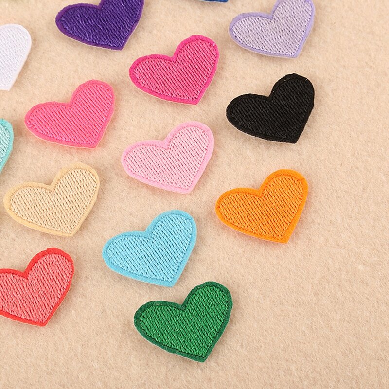 Mini coração bonito de cores sortidas, 20 peças costura/ferro em apliques bordados enfeites de vestuário artesanato faça você mesmo