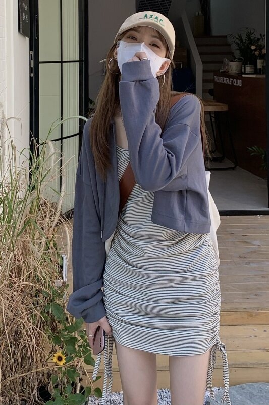Damska spódnica garnitur z kapturem długi sweter z rękawem jesień koreański 2021 Spice Style krótka konstrukcja uczucie luźna z długim rękawem moda z najwyższej półki