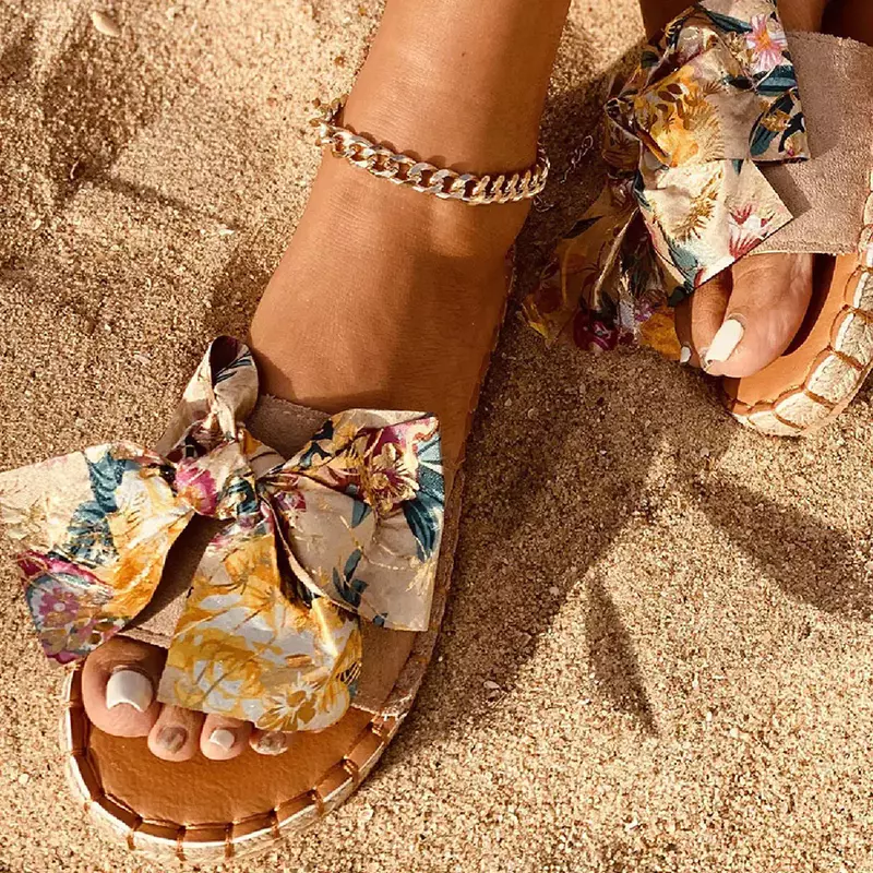 2021 nuove scarpe da donna moda Trend classico tinta unita imitazione camoscio stampato fiocco punta aperta sandali dolci con tacco piatto KM218