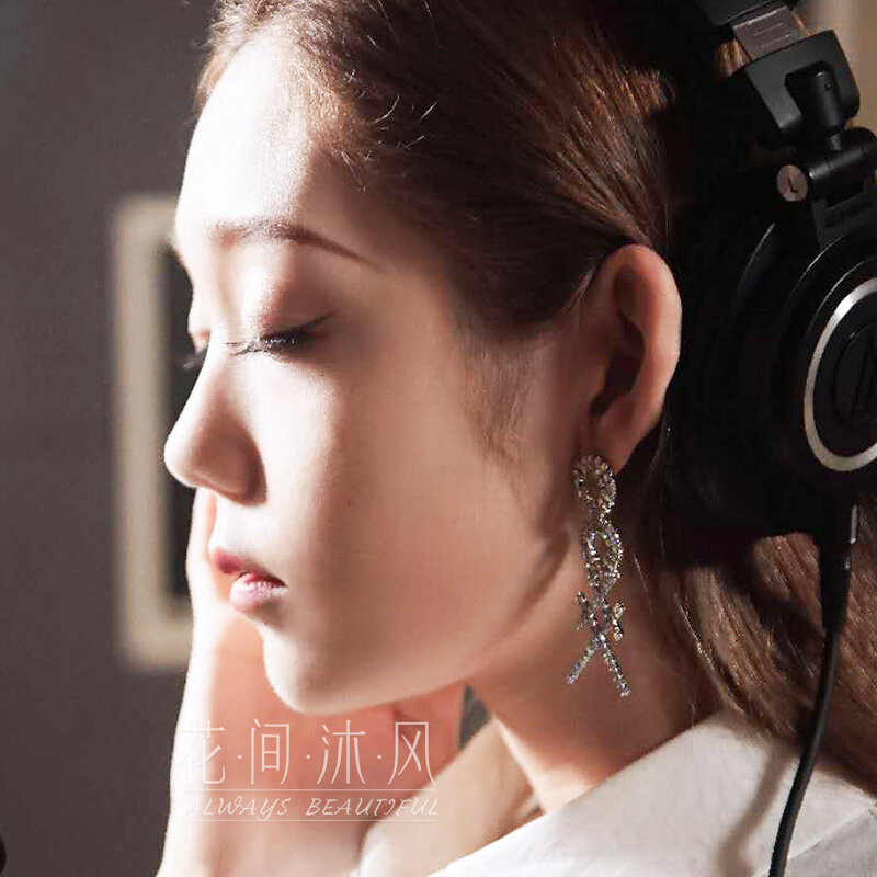 Hard Candy Girl Xilin Na Yi Gao Same Style Earrings 8 Words Full Diamond Ins Internet Celebrity 2021 New Fashion Earrings