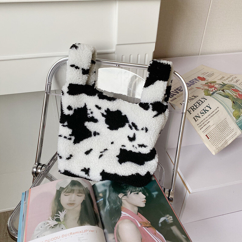 Bolsa de mão com estampa de vaca e leite feminina, bolsa de pelúcia pequena fofa de inverno para mulheres