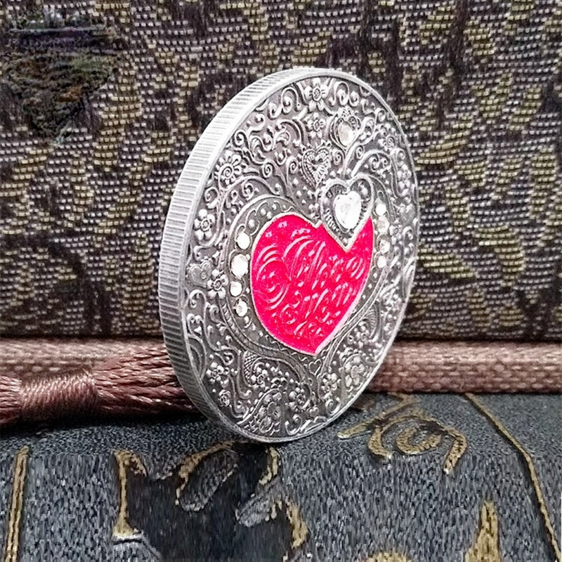 عملات معدنية جديدة من الكريستال المرصع بالقلب الأحمر للحب المحظوظ لعام 2021 ميدالية تذكارية للزوجين مهرجان بسيط وعصري عملة حب رومانسية