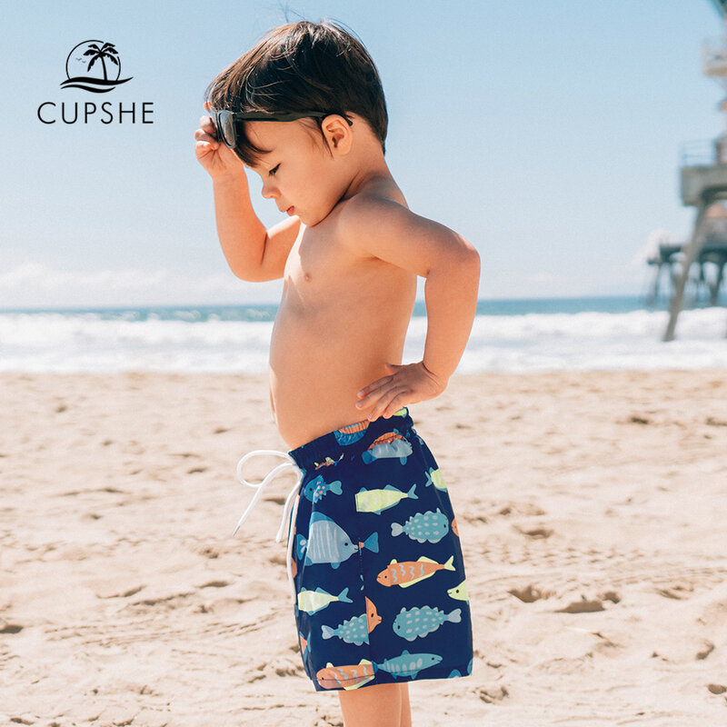 CUPSHE granatowy nadruk ryby chłopcy kąpielówki strój kąpielowy dla małych chłopców 2021 letnia plaża dzieci dzieci spodenki plażowe 2-13 lat