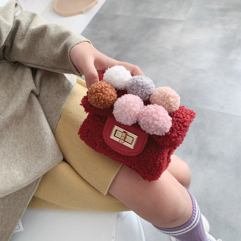 Children's bags 2019 winter new fashion princess bag cute fur ball shoulder diagonal bag girls accessories