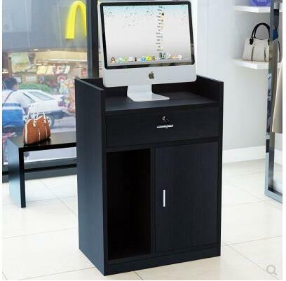 Simple petit caissier magasin de vêtements supermarché hôtel réception ordinateur comptoir de barre