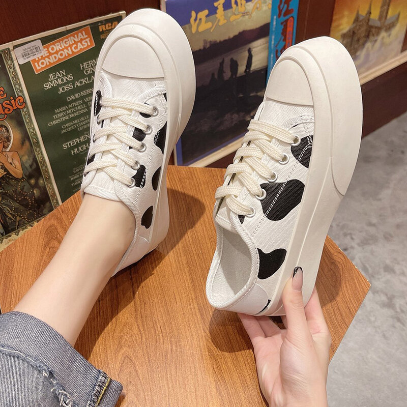 Zapatillas de deporte de mujer estampado de vaca baja alta, de tacón plano chica zapatos de lona zapatos personaje Animal estudiantes blanco zapatos de moda Zapatos de Otoño de 2021