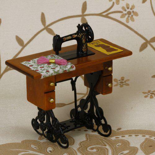 Kuulee-máquina de coser para casa de muñecas en miniatura, con tela, nueva en caja, escala 1/12