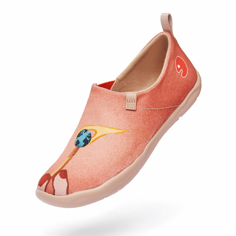 UIN 여성 슬립 온 스니커즈 캐주얼 로퍼 니트 아트 페인 티드 컴포트 소프트 워킹화 우리의 행성을 돌보는 신발