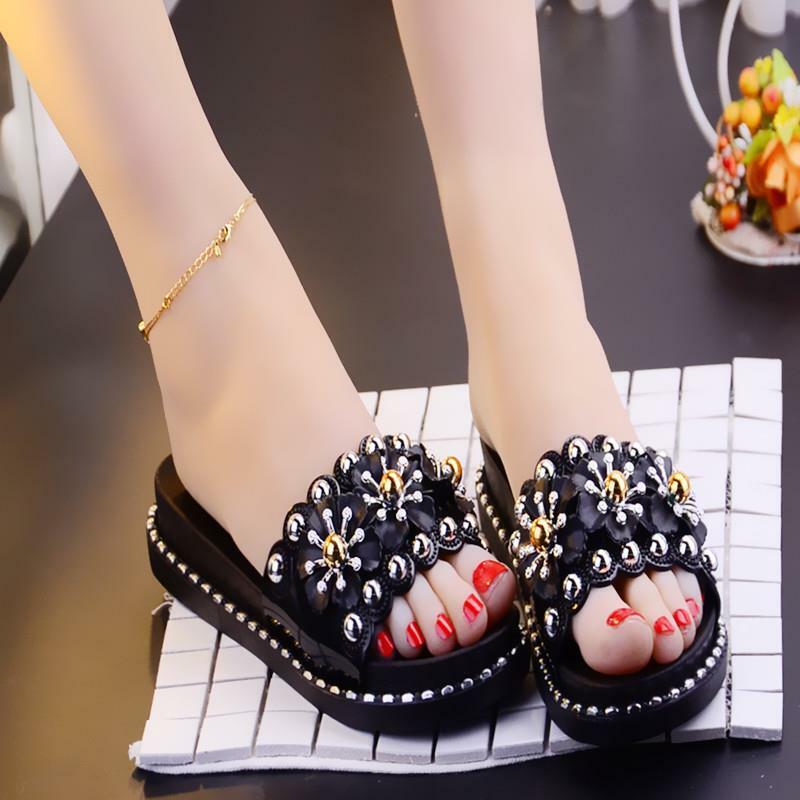 Summer Woman 's  Slippers Sandals Outdoor Flat Fashion Sandals Non-slip Thick Bottom Female Shoes Rhinestone Ladies Shoes