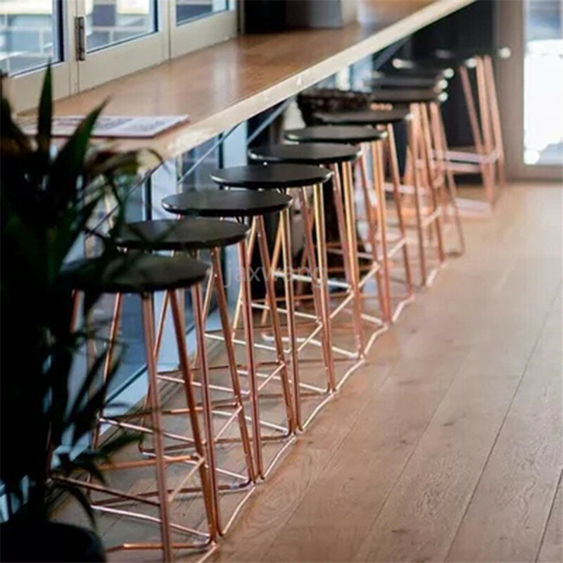 Niestandardowe Nordic z litego drewna trójkąt stołki barowe kreatywne krzesła barowe fotele wypoczynkowe stołki barowe stolik barowy krzesła wysokie krzesełka stołki