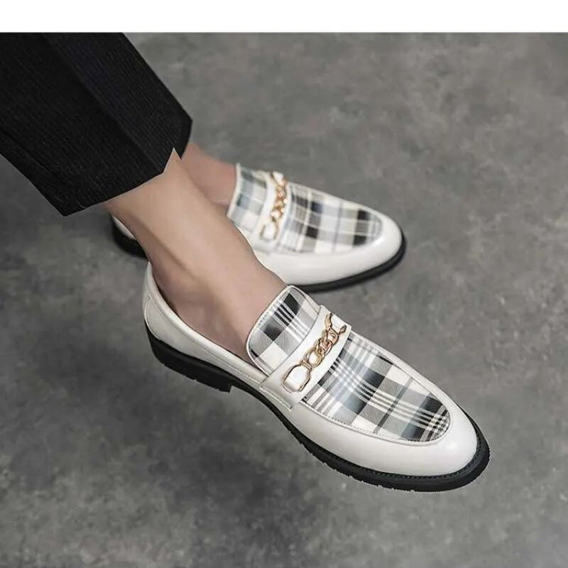 2021 nowych mężczyzna buty moda na co dzień Pu łączenie kraty ozdoby metalowe wygodne uniwersalne gorące klasyczne męskie obuwie ZZ300