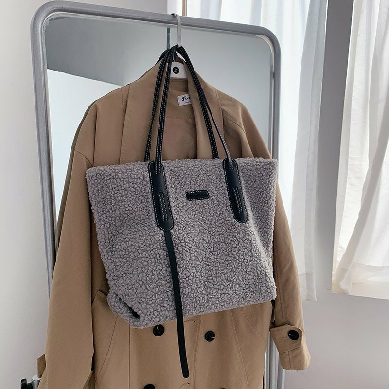 High-volume Faux Fur Women's Bags Luxury Big Women Shoulder Bag 2021 Winter New Tote Bag Ladies Women's Handbags Designer Bag