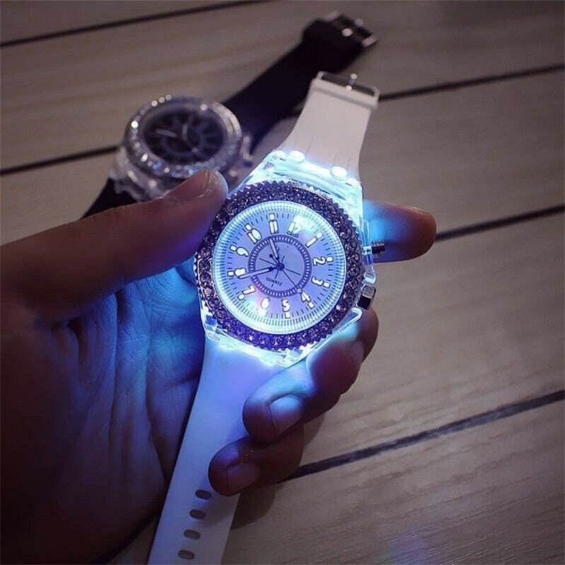 ซิลิโคน LED ส่องสว่างแฟชั่นสุภาพสตรีนาฬิกาผู้หญิงผู้ชายที่มีสีสันนาฬิกาข้อมือกีฬานาฬิกานา...