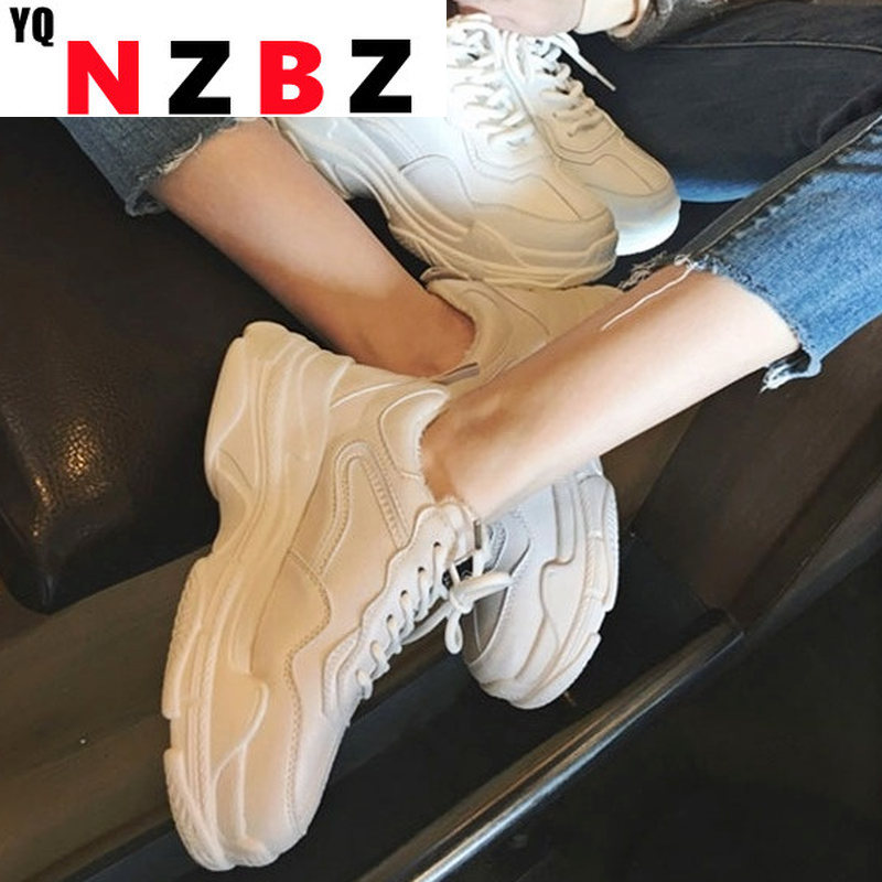 Sepatu Kasual Wanita Kulit Pu Hak Sedang Berenda Silang Sneakers Wanita Kepala Bundar Platform Hak Tebal Fashion Putih Baru 2022