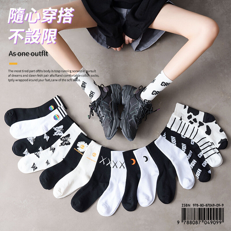 Bonito japonês primavera e verão mulher borboleta carta meias tubo ins rua harajuku meias preto branco kawaii moda