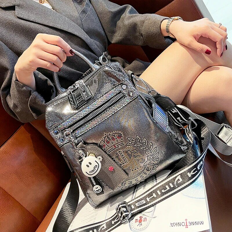 DN المرأة على ظهره موضة حقائب جلدية مدرسية فتاة السفر تخفيف موضة واسعة حزام الماس حقائب كتف كروسبودي الإناث