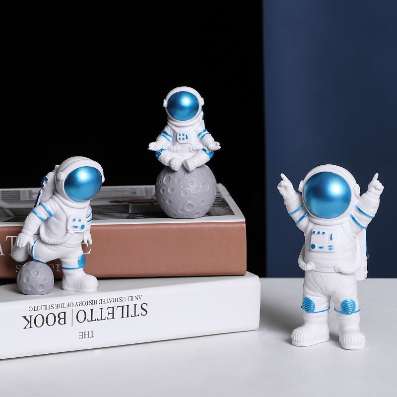 1 Buah Patung Figur Astronot Resin Patung Ruang Angkasa Patung Mainan Edukasi Desktop Dekorasi Rumah Model Astronot Hadiah Anak-anak