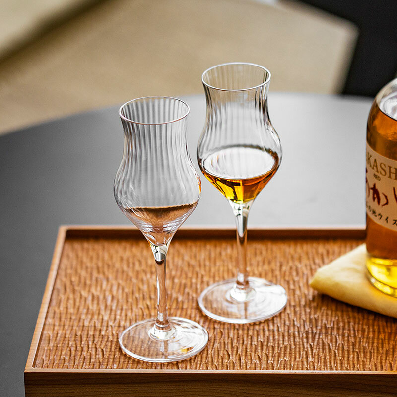 Malta whisky japonés de oliendo taza hecho a mano oriental vasos de degustación nórdicos ins estilo