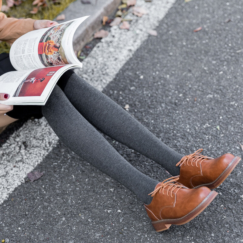 Calze sopra il ginocchio abbinate a colori di tendenza femminile a tubo alto autunno e inverno calze di cotone con cuciture stile College giapponese carino