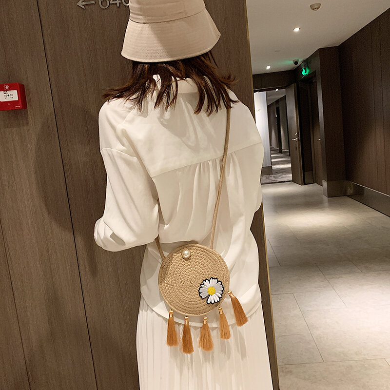 Women Shoulder Bag Mini Tote Round Straw Crossbody Bag With Tassel Summer Beach Bag Straw Purse Round Clutch Embroidery Clutch
