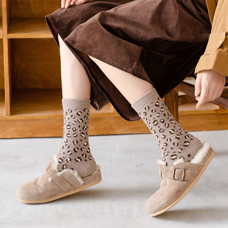 5 PairsLot Leopard Socken Frauen Harajuku Kawaii Verdicken Lange Winter Wolle Socken Set Nette Mode Neue Streetwear Cartoon Sokken