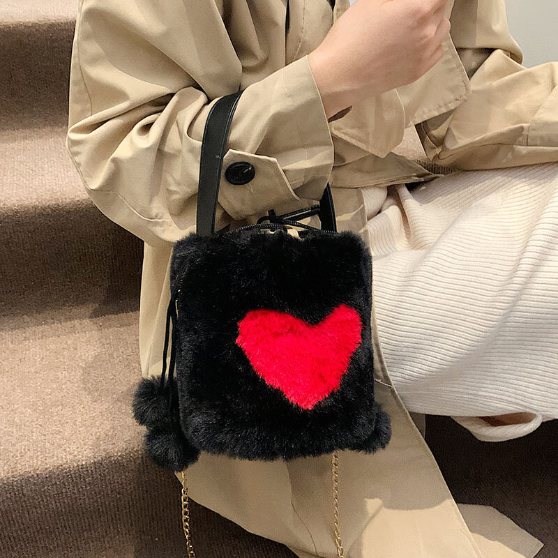 Zimowe pluszowe torebki dla kobiet 2021 nowe modne Faux futro luksusowe torebka wiadro dorywczo słodkie w kształcie serca kobieca torba na ramię