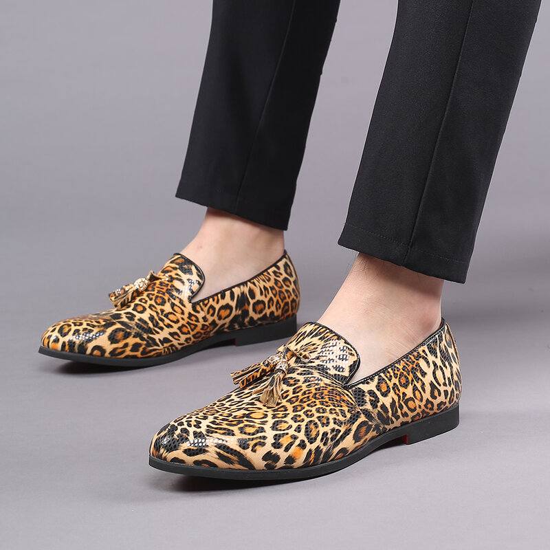 Merek Ukuran Besar Kasual Sepatu Kulit Pria Fashion Leopard Sepatu Kasual Pria Slip-On Bersirkulasi Pinggiran Sepatu Kasual Pria Loafer