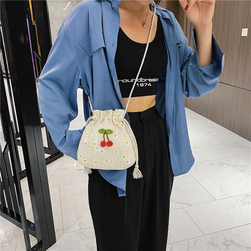 女性のための2020ヴィンテージ財布高級デザイナー夏ミニ韓国風不織布ハンドバッグデイジー刺繍桜ショルダーバッグ