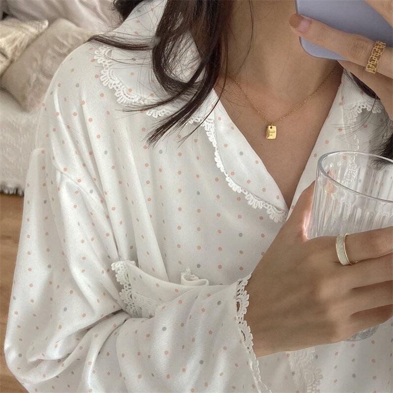 새로운 2021 한국어 달콤한 패션 캐주얼 홈 의류 세트 가을 도트 인쇄 레이스 패치 워크 잠옷 여성을위한