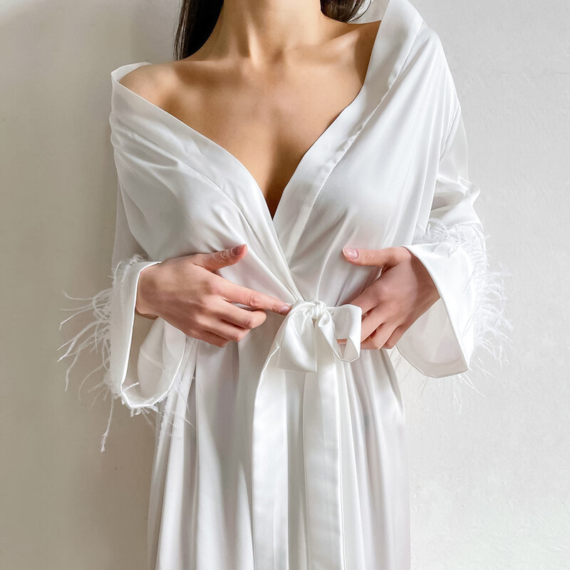 Hiloc-Bata de seda satinada con plumas para mujer, camisón de manga larga, elegante, blanco, de invierno