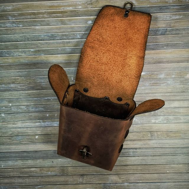 O saco de cintura de couro genuíno feito à mão fornece o transporte fácil excelente qualidade mochila saco do mensageiro