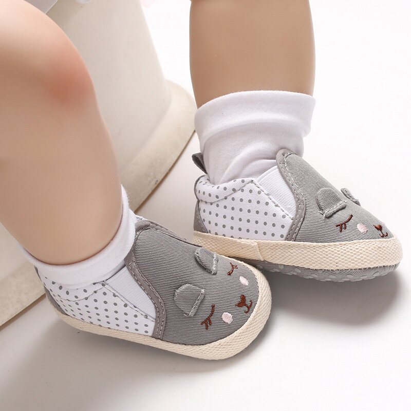 Śliczne nowonarodzone dziecko chłopcy dziewczęta miękkie bawełniane buty antypoślizgowe mokasyny maluch Cartoon buciki