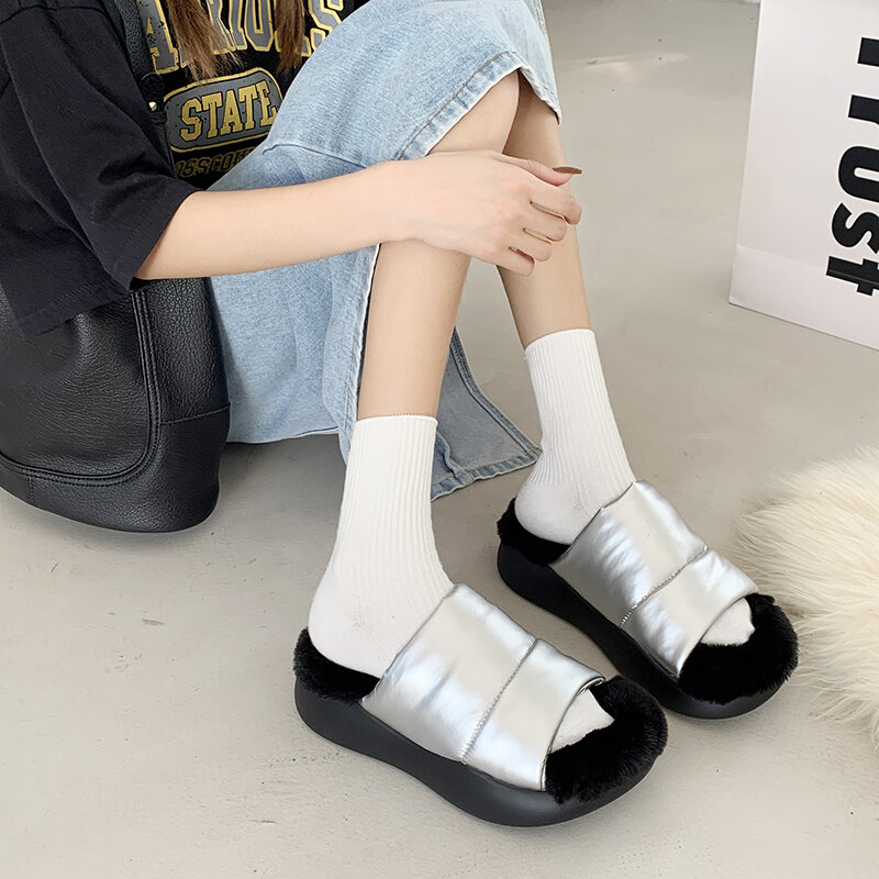 2021 nuevo invierno diseñador Casual cálido corto Zapatillas de felpa cuñas superficiales de algodón al aire libre de las mujeres zapatos plataforma planos Flip Flops