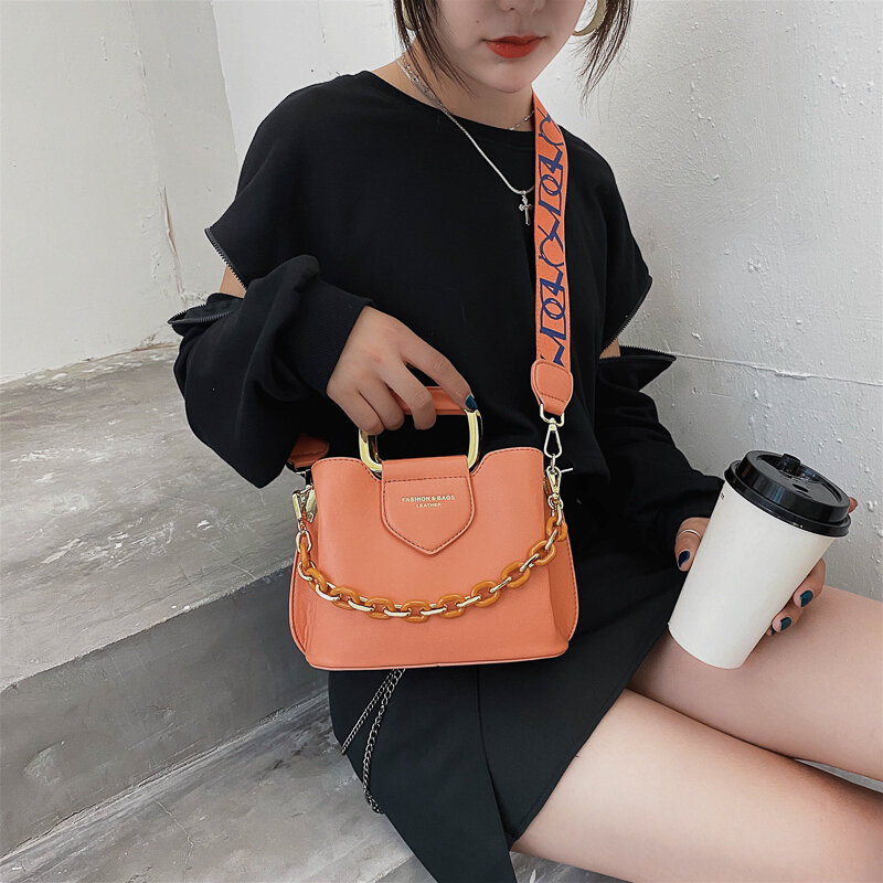 2021 light luxury style PU leather lady messenger bag multifunctional chain lady handbag large capacity lady shoulder bag
